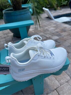 Sketchers Bob Squad Chaos-Face Off Women’s Size 7, White NWT
